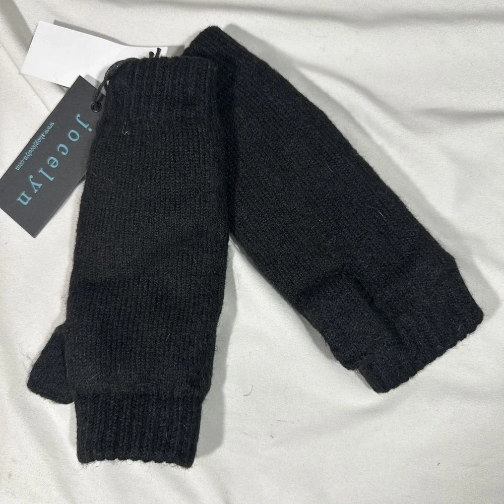 NWT $55 Jocelyn Faux Fur‎ Lined Fingerless Mittens OS Back #U1563